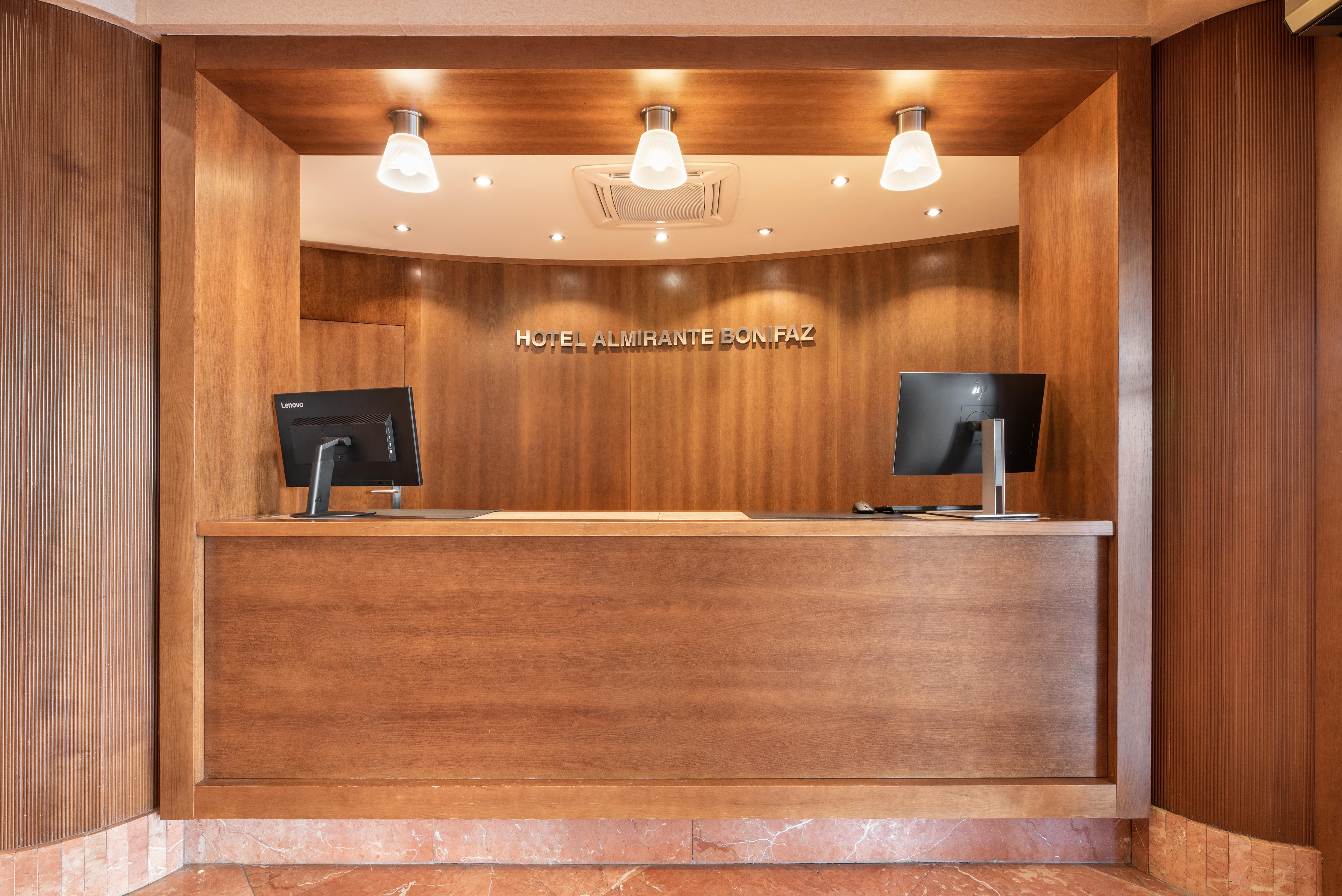 Hotel Crisol Almirante Bonifaz Burgo Zewnętrze zdjęcie